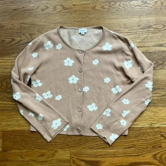 Le Lis Beige with white flowers Long Sleeve Button Down Cardigan sweater Size M - Picture 1 of 8